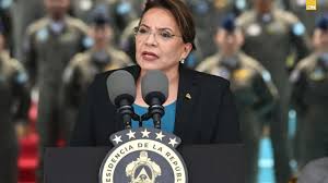 Xiomara Castro entrega a regañadientes Honduras a Trump